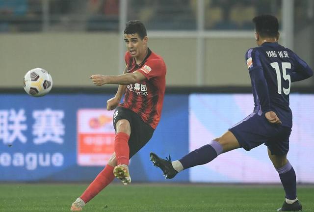 乐动体育-包含转折点武汉三镇官宣签约，荷甲集结日攻防权衡，目标明确，数据趋势出现新变化的词条