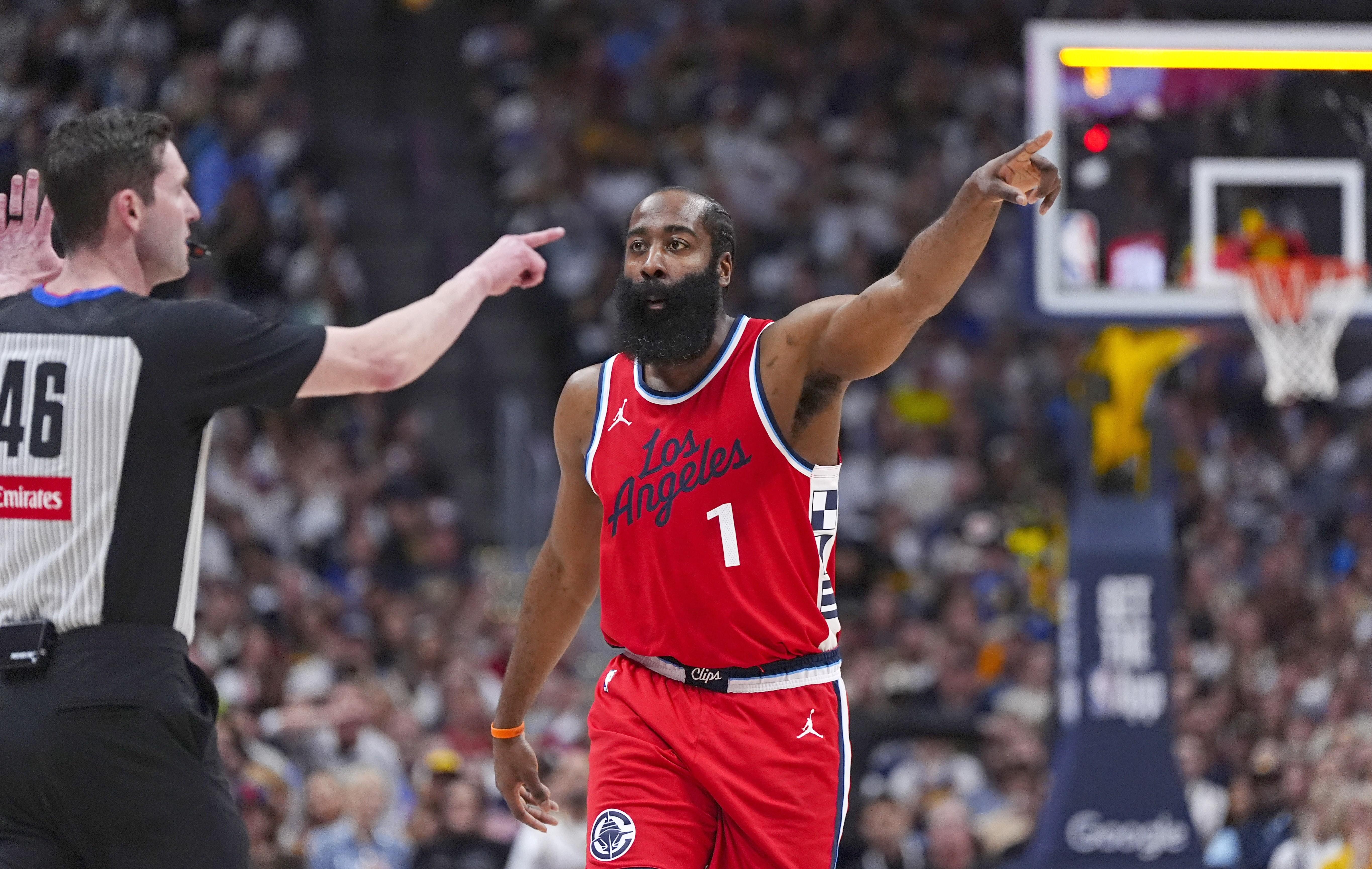 包含NBA季后赛冲刺阶段再迎强敌，曼城伤情更新，主帅态度——质疑声仍在，医务组通报恢复的词条