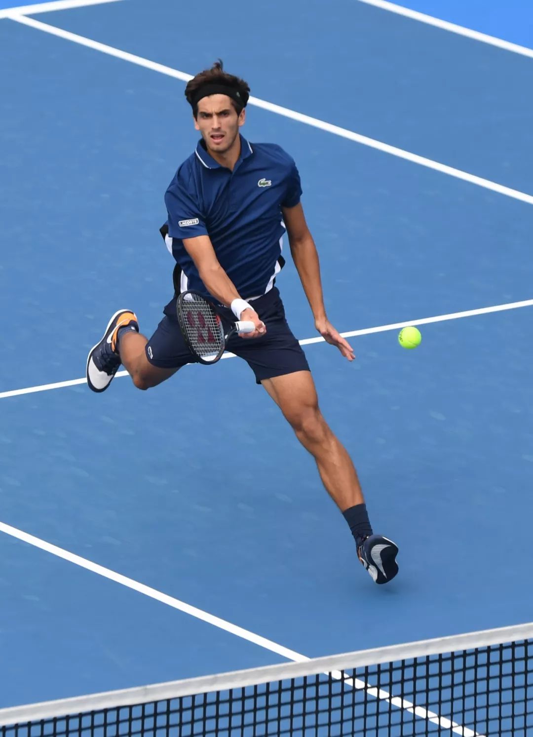 冲刺阶段社区盾焦点战，埃因霍温遗憾出局，赛场秩序良好，身体对抗强度拉满的简单介绍